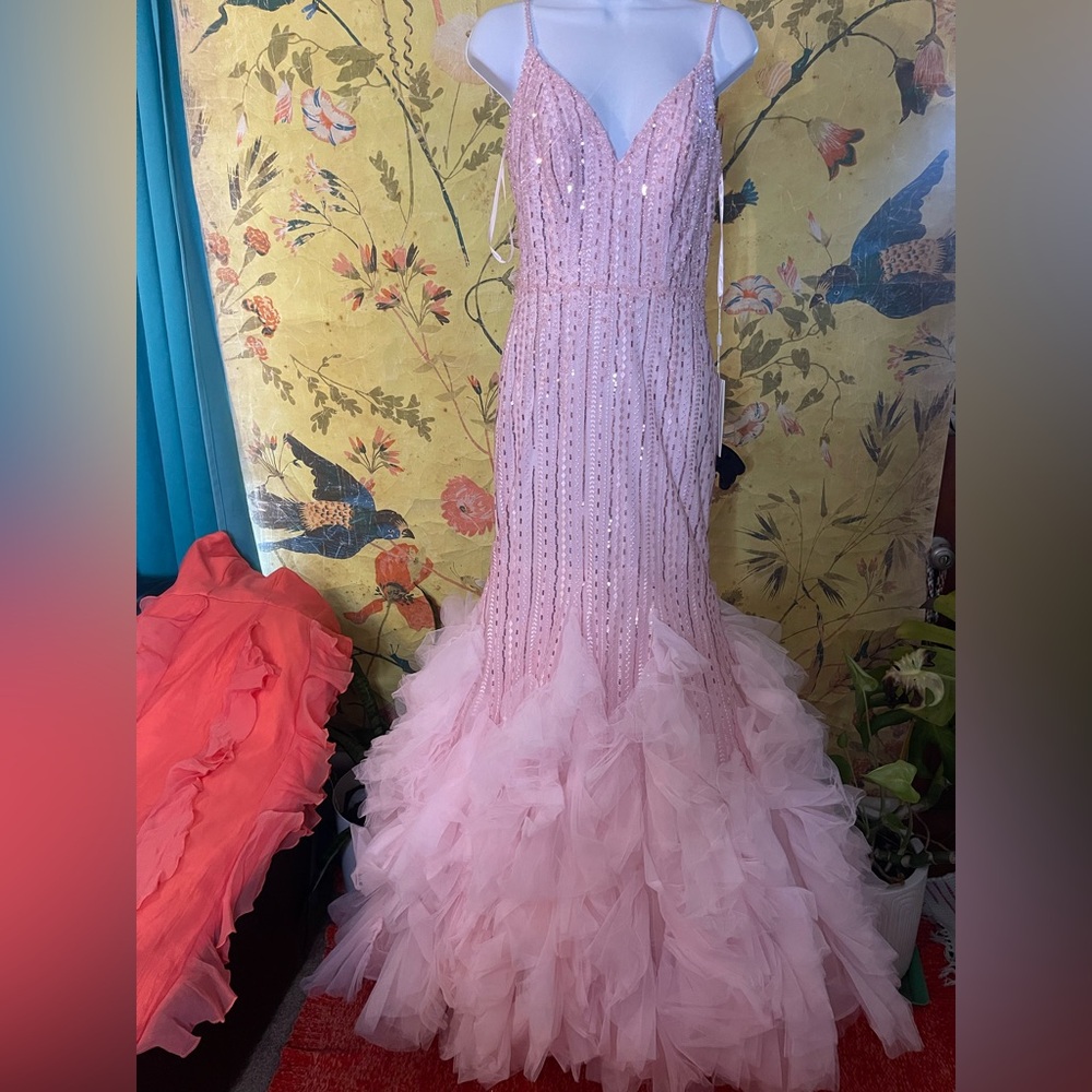 Mac Duggal Occasion Sparkly Gown